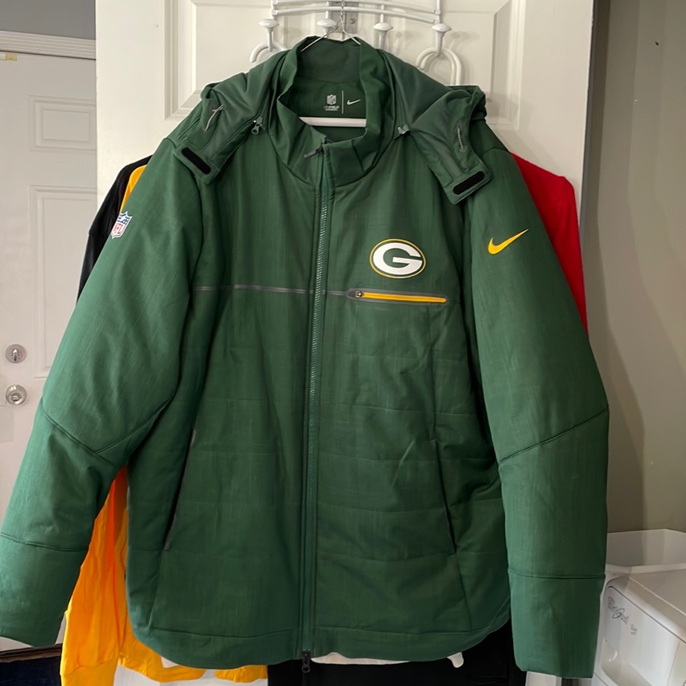 Mens Green Nike Green Bay Packers On Field Sideline Jacket Coat 2XL XXL.